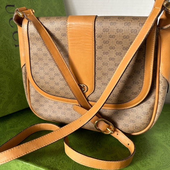 🛑✋Price Drop🛑😊Authentic Gucci Leather Crossbody/Shoulder Bag. - Picture 4 of 16